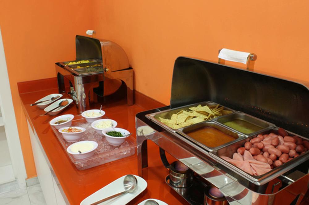 One Irapuato Hotel Екстериор снимка