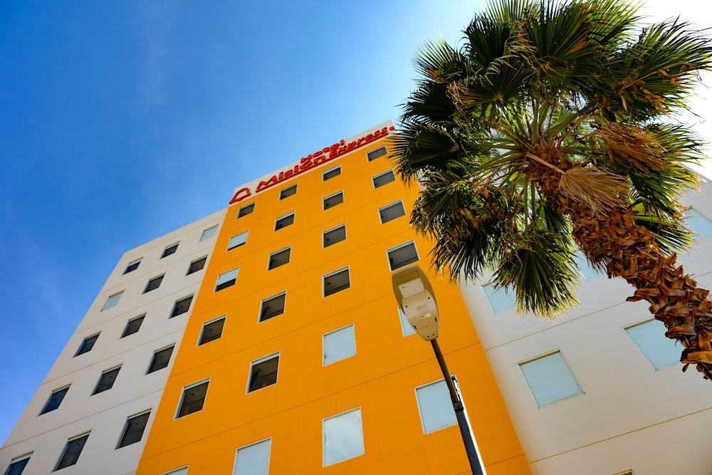 One Irapuato Hotel Екстериор снимка