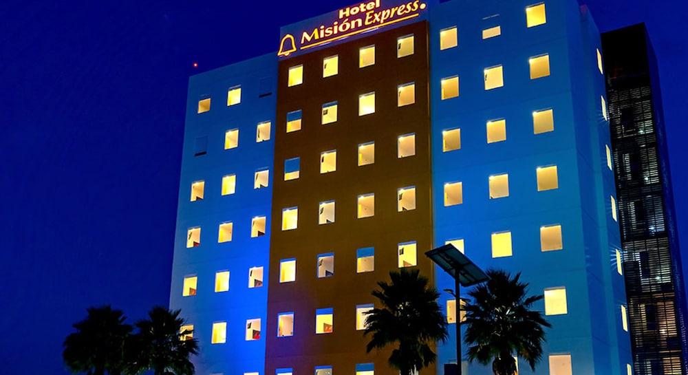 One Irapuato Hotel Екстериор снимка
