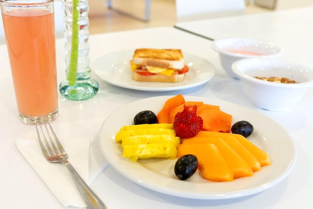 One Irapuato Hotel Екстериор снимка