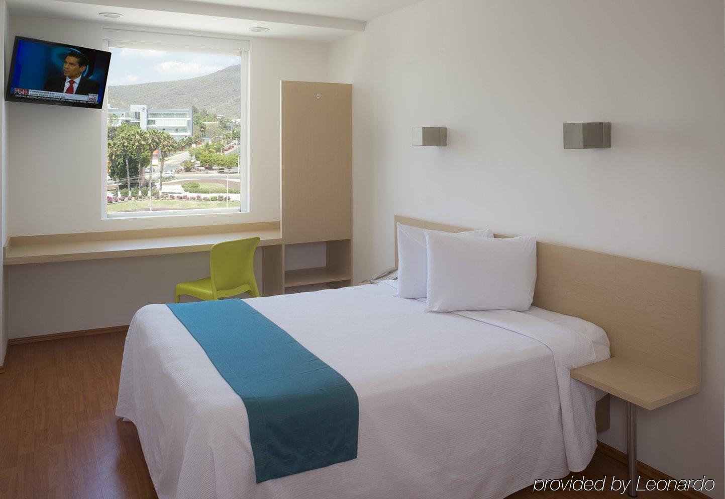 One Irapuato Hotel Екстериор снимка
