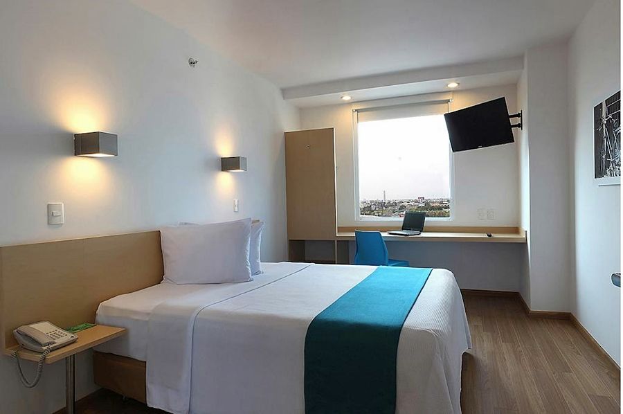 One Irapuato Hotel Екстериор снимка