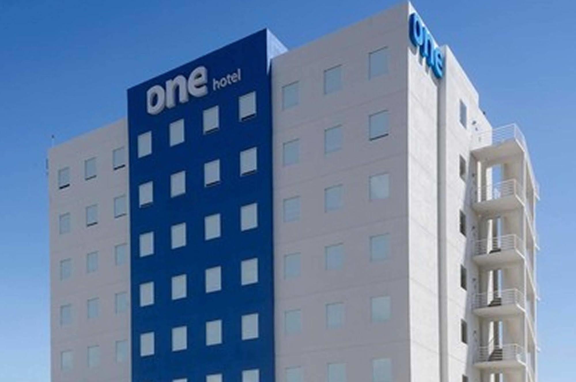 One Irapuato Hotel Екстериор снимка