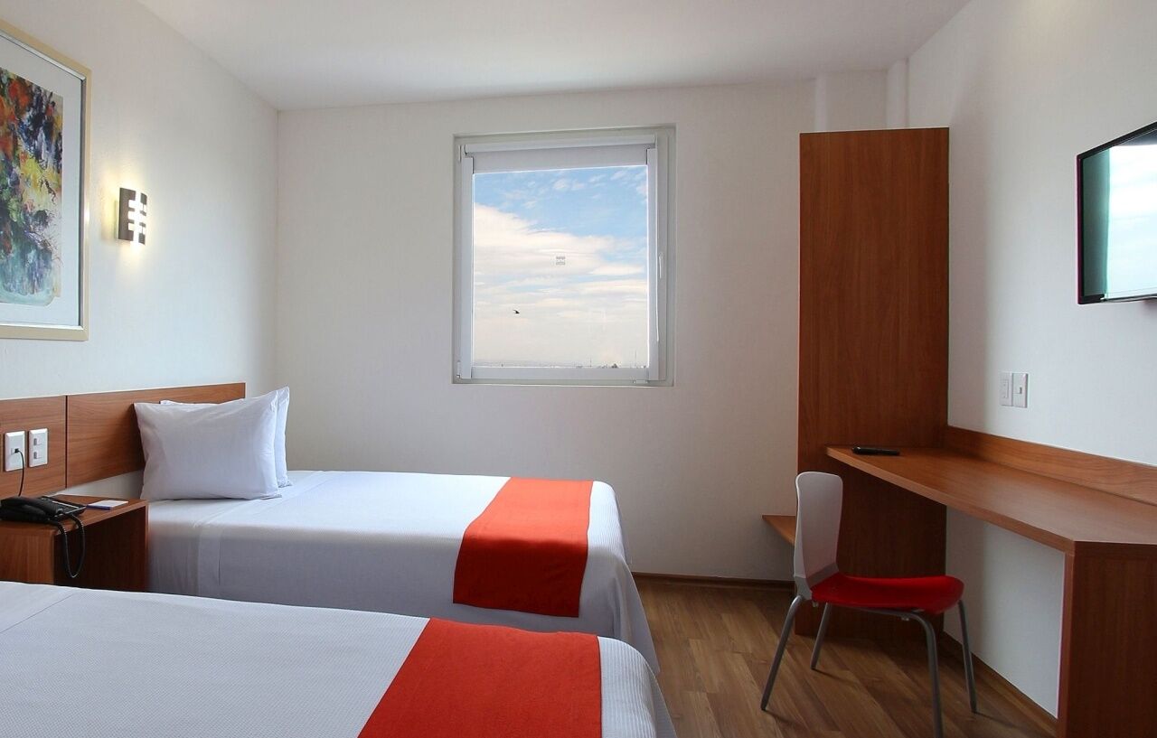 One Irapuato Hotel Екстериор снимка