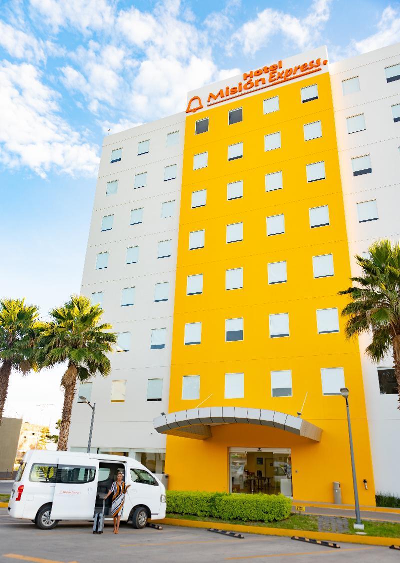 One Irapuato Hotel Екстериор снимка
