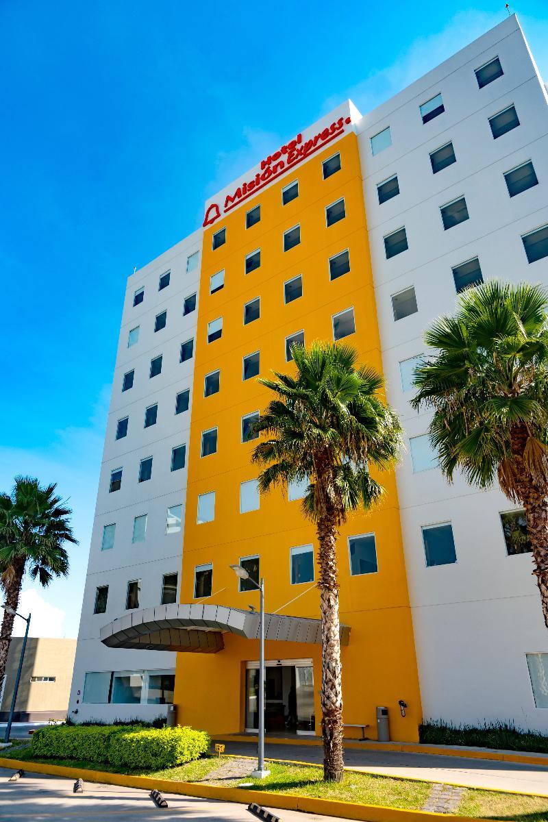 One Irapuato Hotel Екстериор снимка